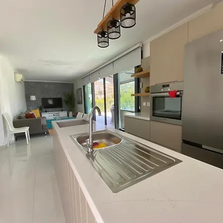 2 Bedroom Flat In Yalikavak 5 Minutes Walking Distance To The Sea Διαμέρισμα